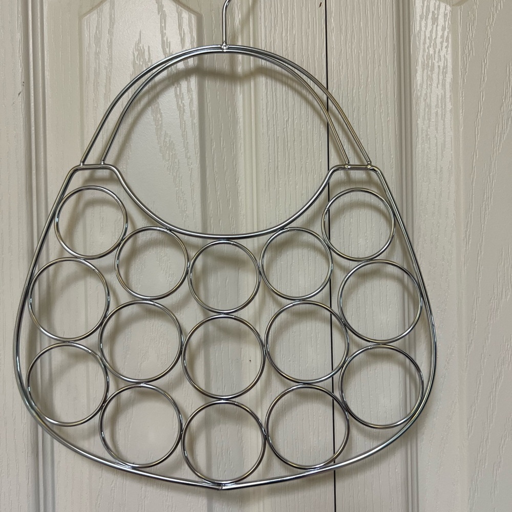 Scarf organizer